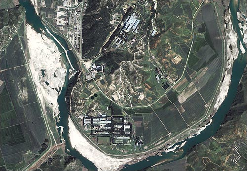 2002년 8월 13일 촬영한 북한 영변 핵시설 위성사진. 